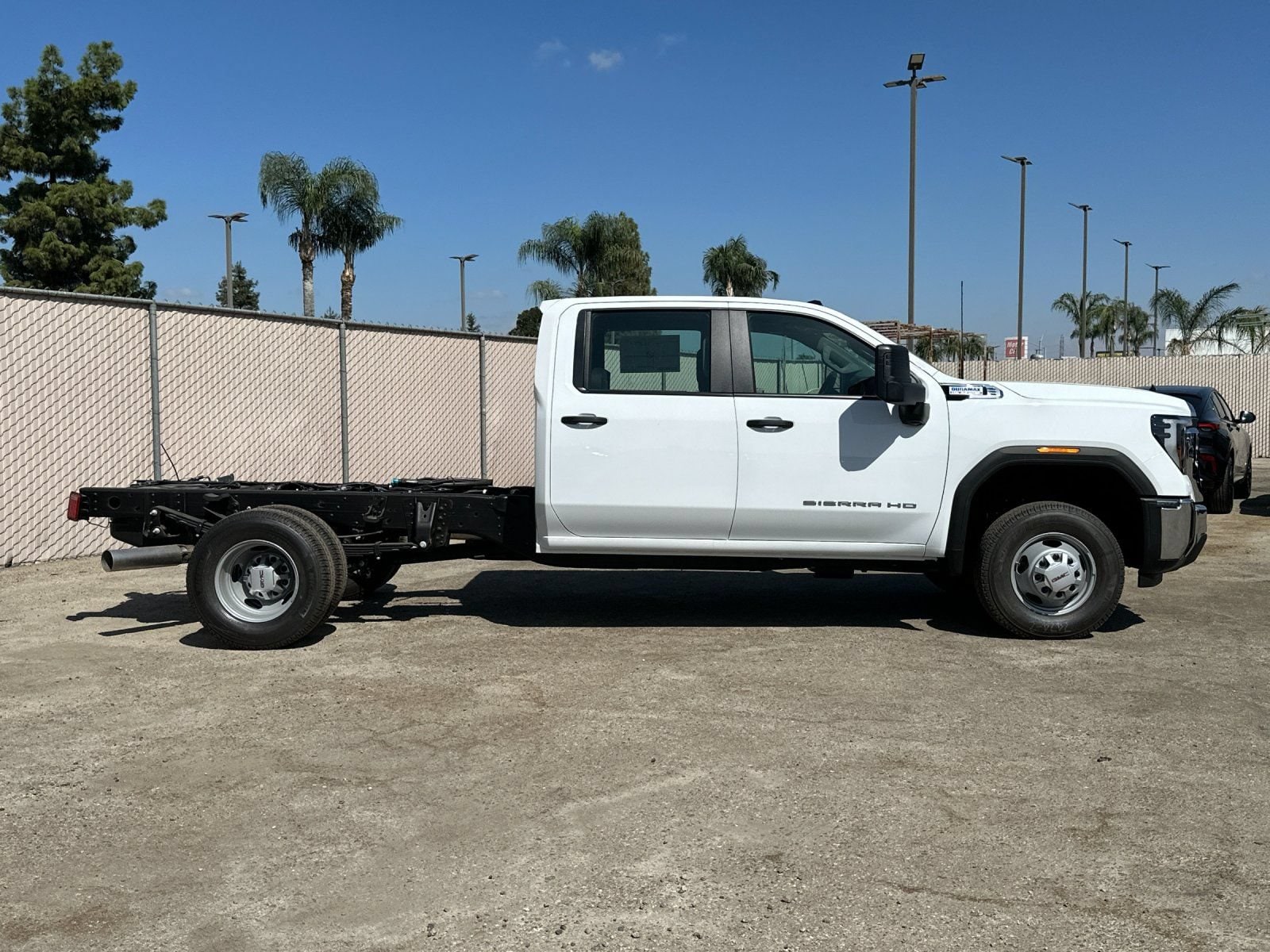 2026 GMC Sierra 3500 Chassis Cab Pro - Photo 2