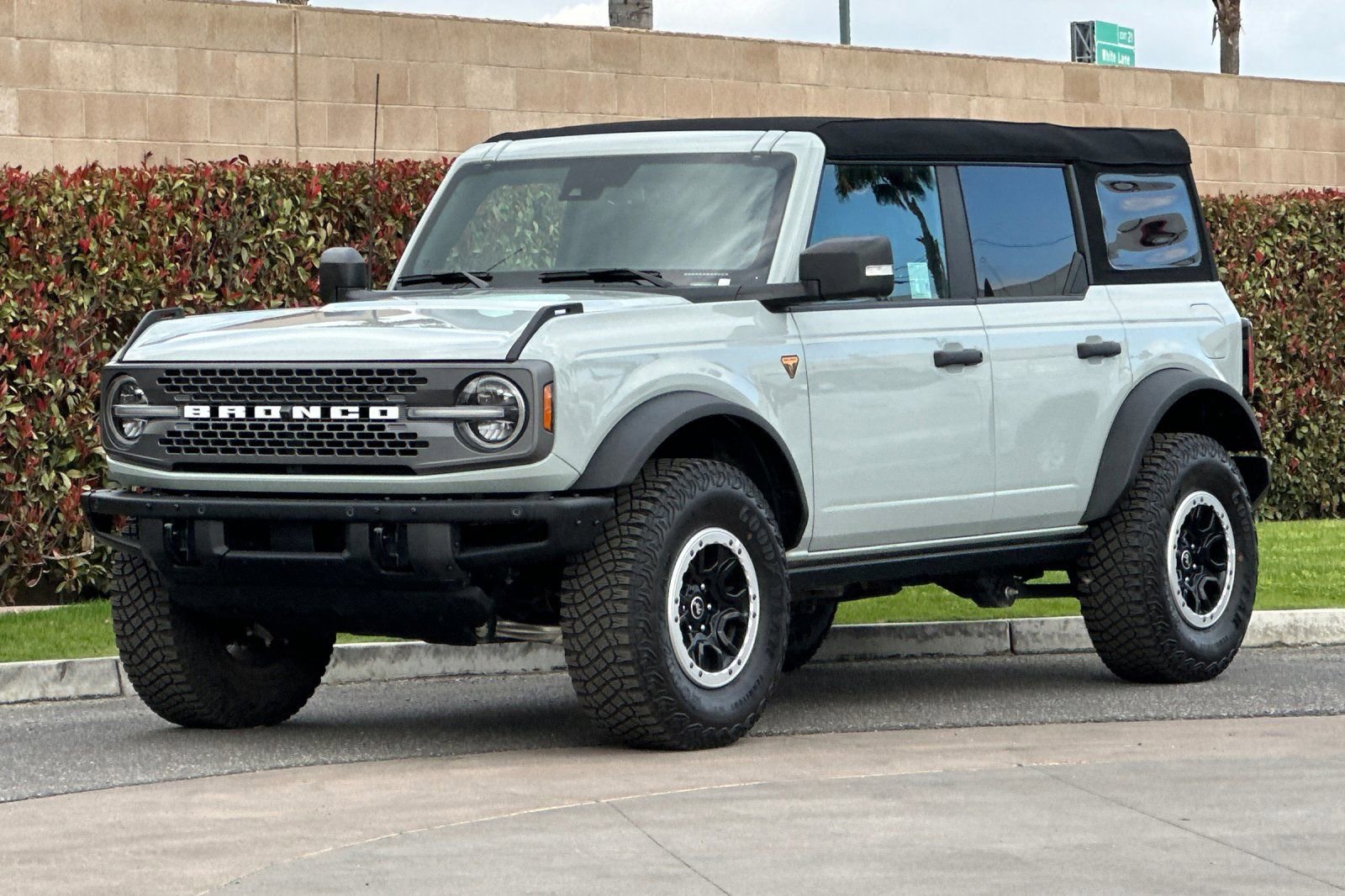 2024 Ford Bronco Badlands photo 3