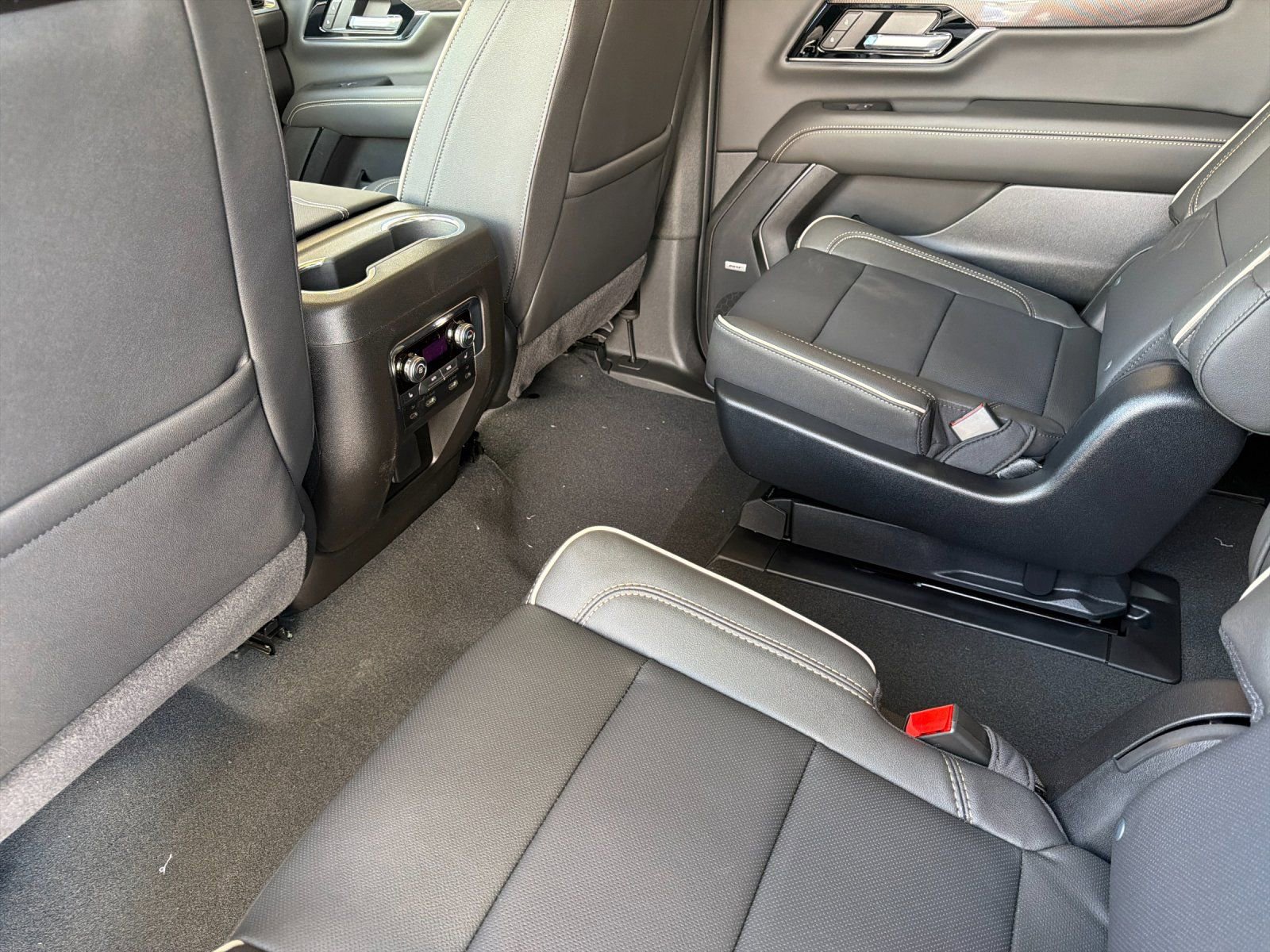 2026 GMC Yukon XL Elevation - Photo 11