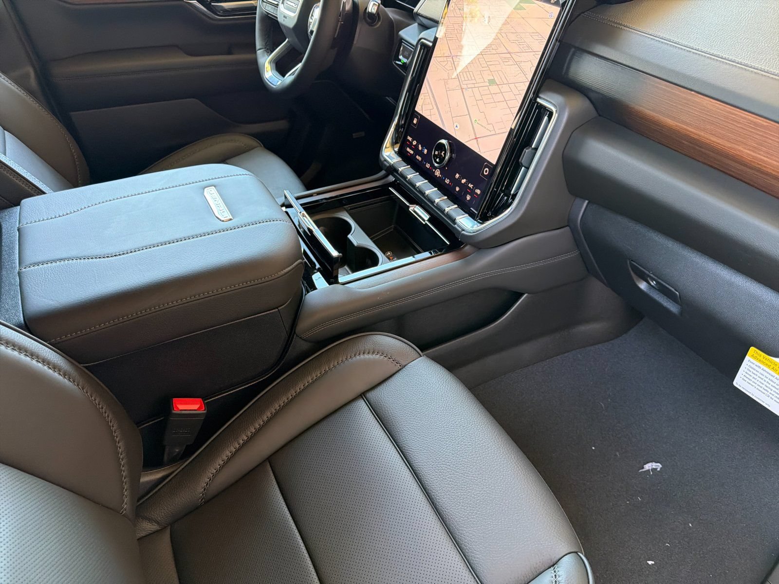 2026 GMC Yukon Denali - Photo 16