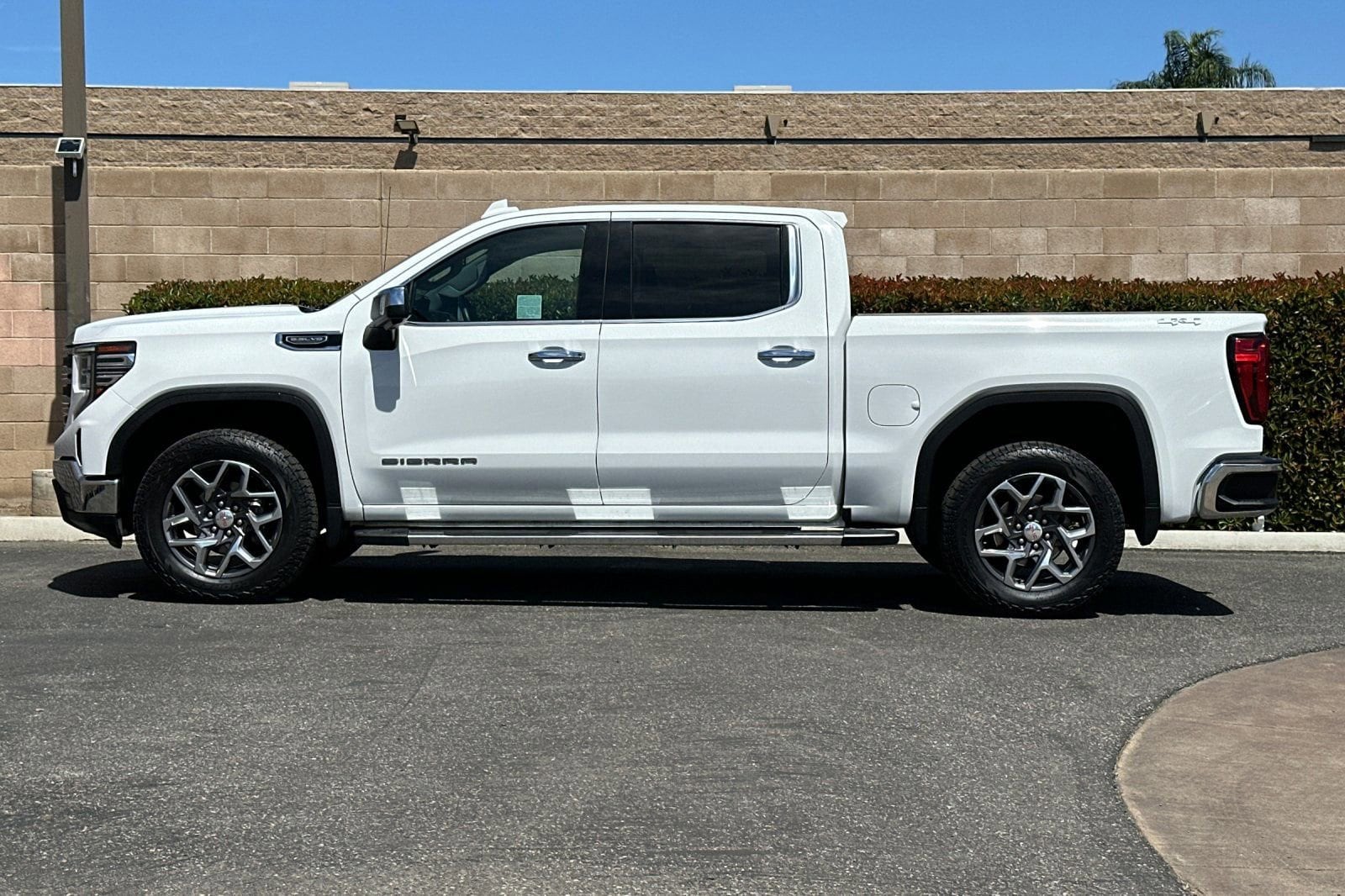 2022 GMC Sierra 1500 SLT photo 6