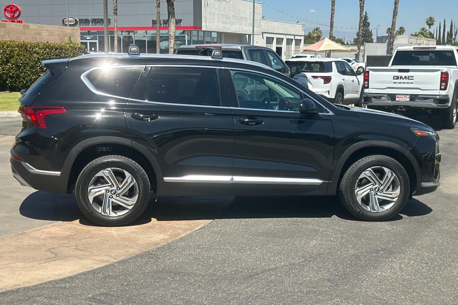 2022 Hyundai Santa Fe SEL photo 3