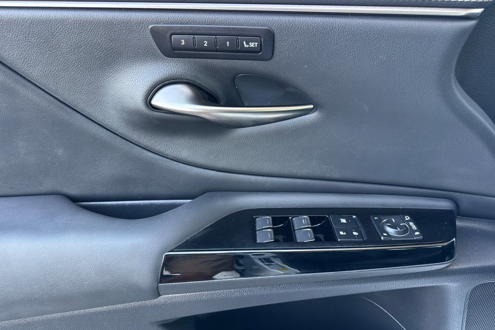 2024 Lexus ES 350 - Photo 11