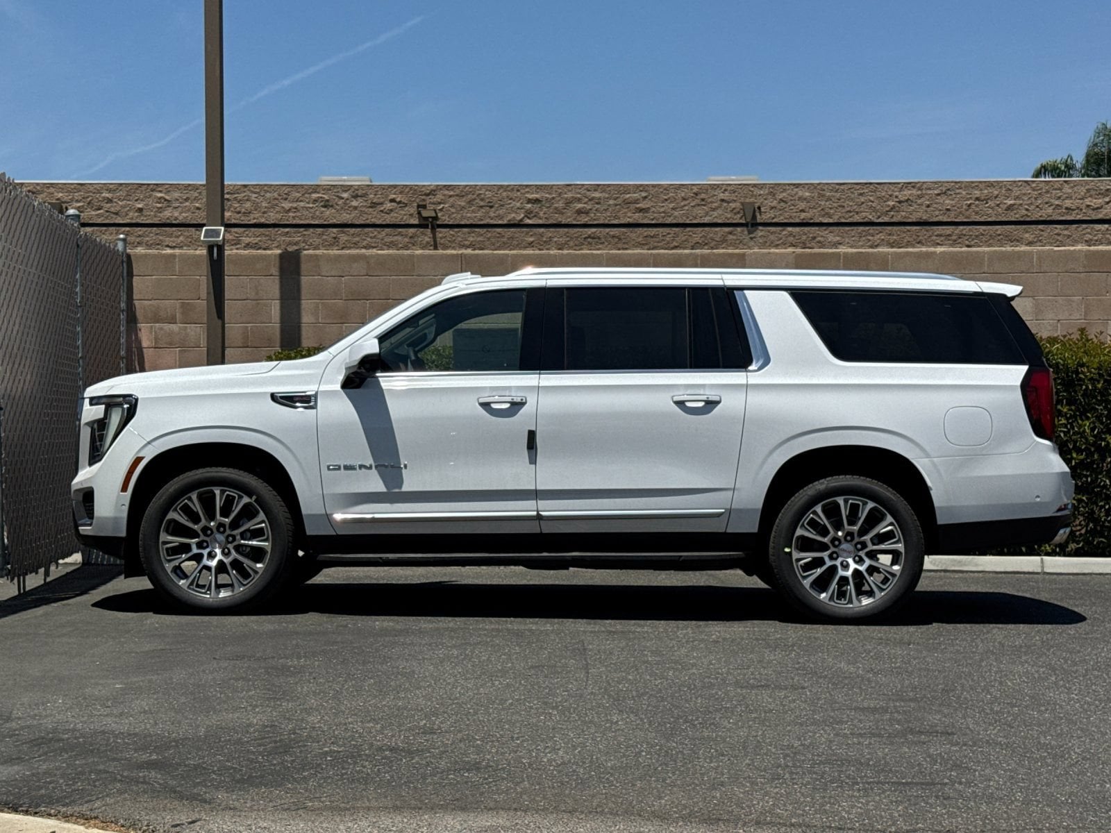 2026 GMC Yukon XL Denali - Photo 6