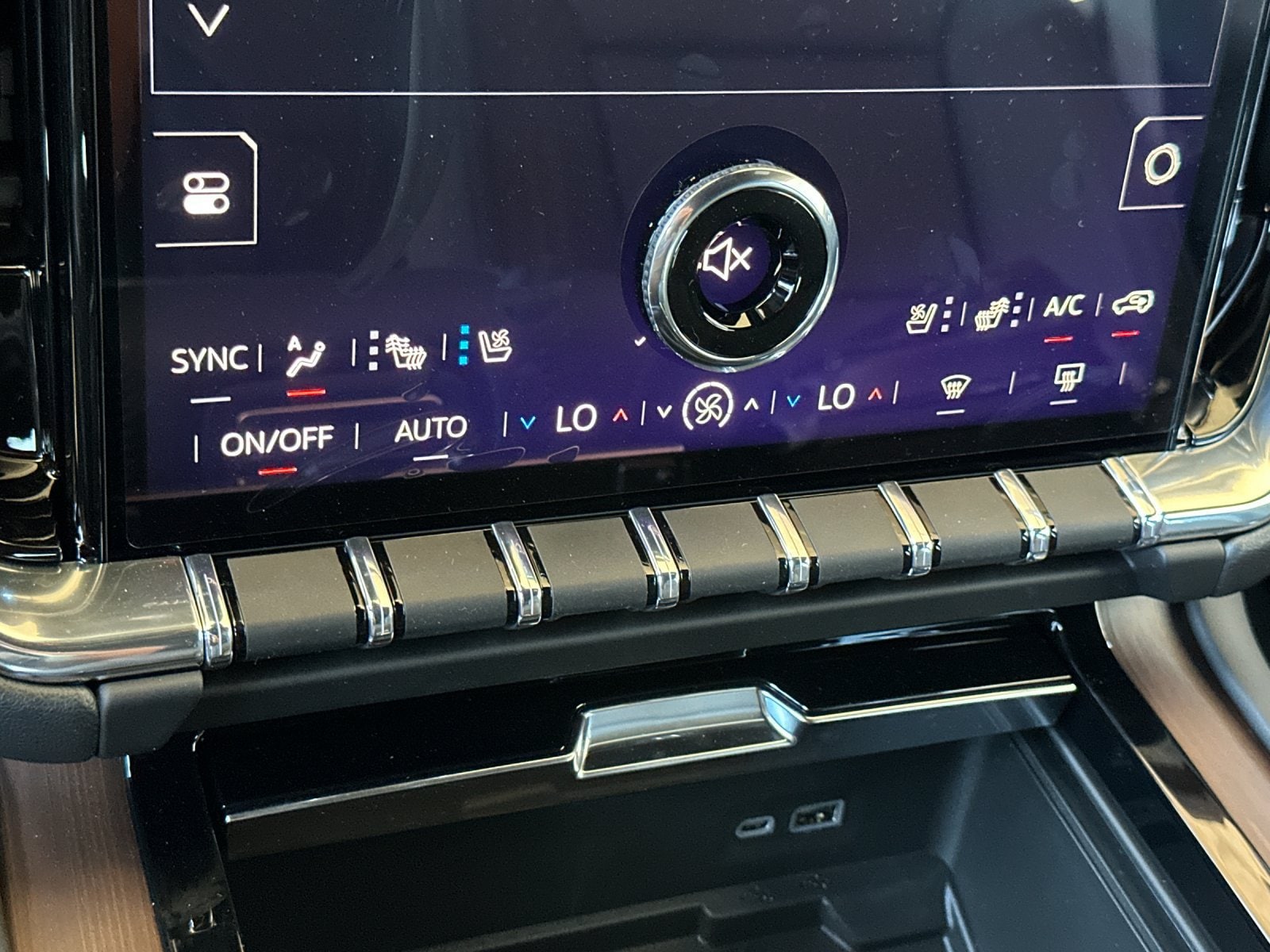 2027 GMC Yukon XL Denali - Photo 20