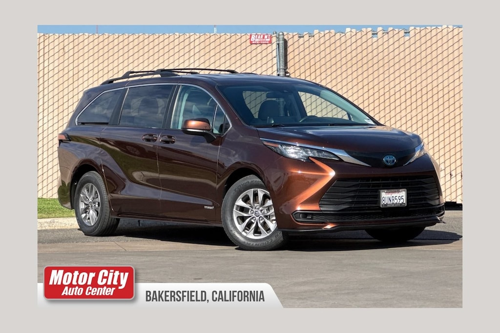 Used 2021 Toyota Sienna LE Minivan