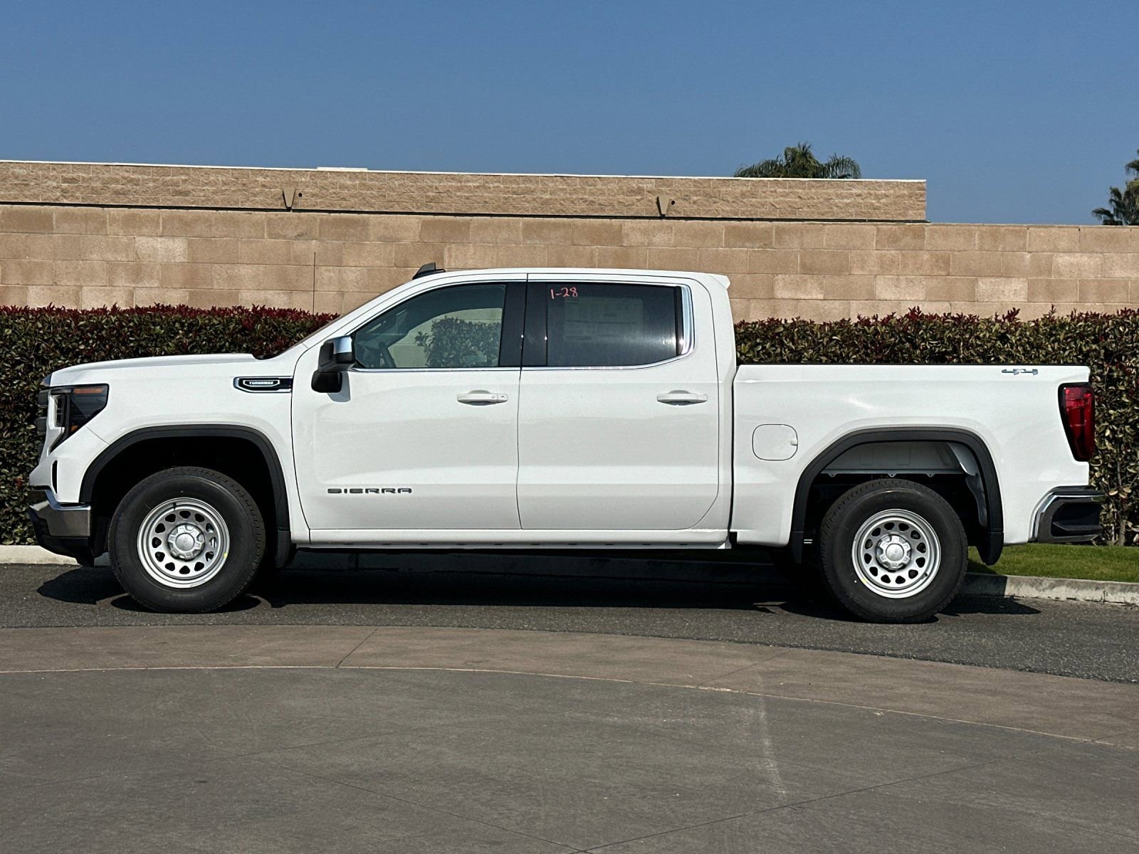2026 GMC Sierra 1500 SLE photo 5