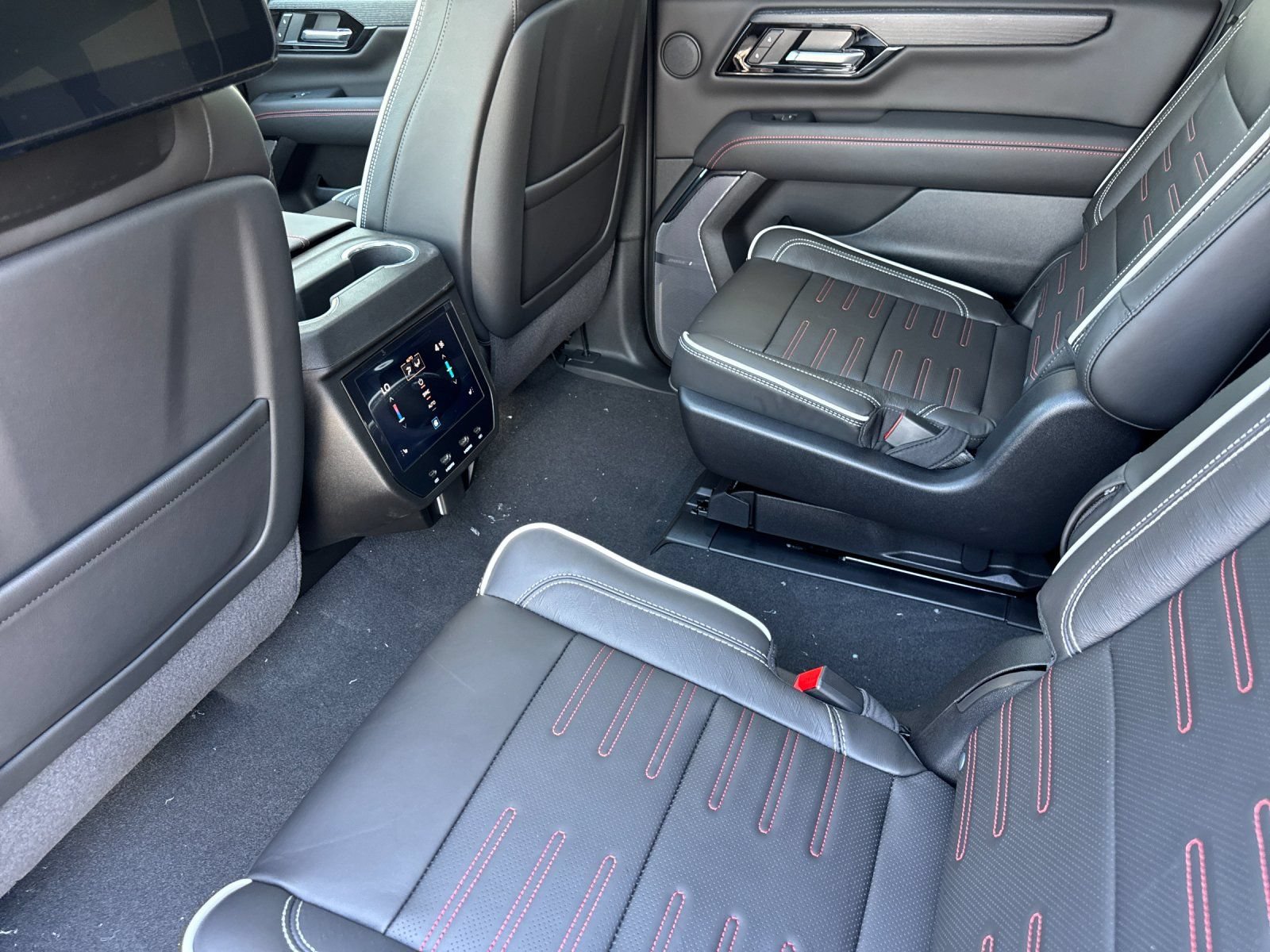 2026 GMC Yukon XL AT4 Ultimate - Photo 11