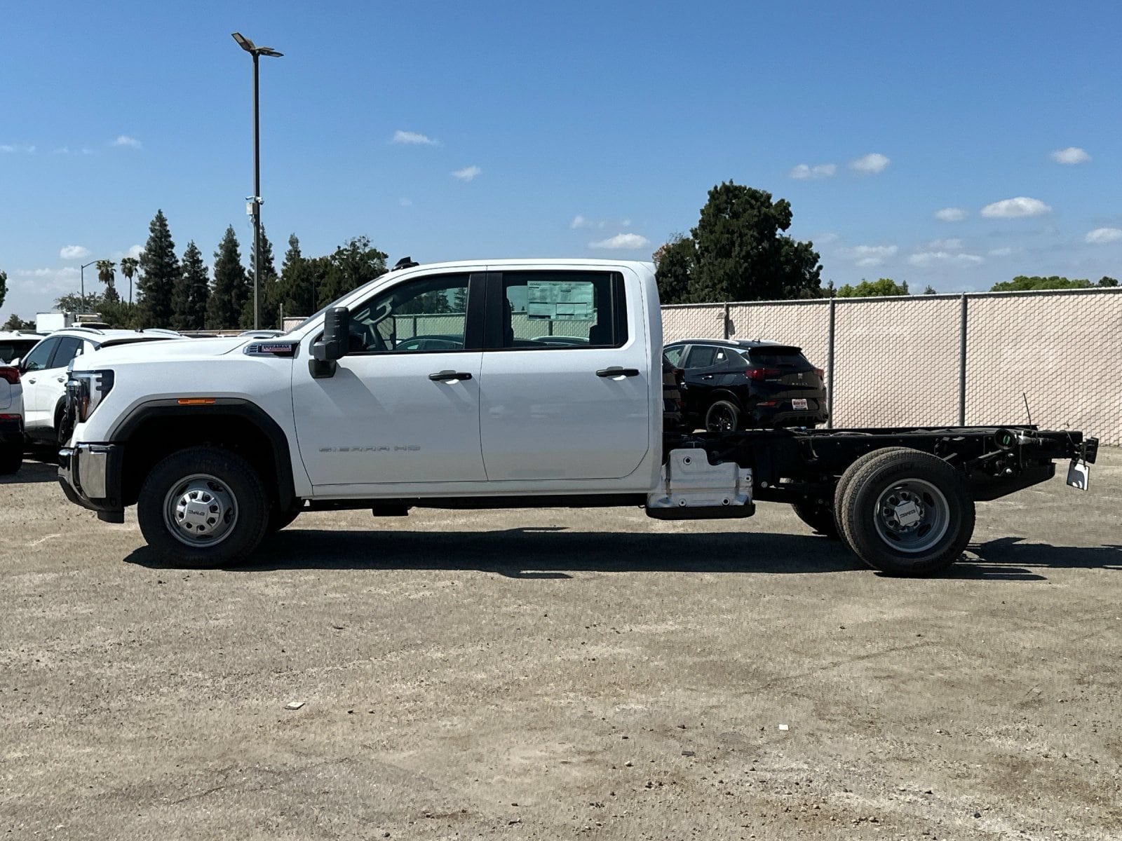 2026 GMC Sierra 3500 Chassis Cab Pro - Photo 6