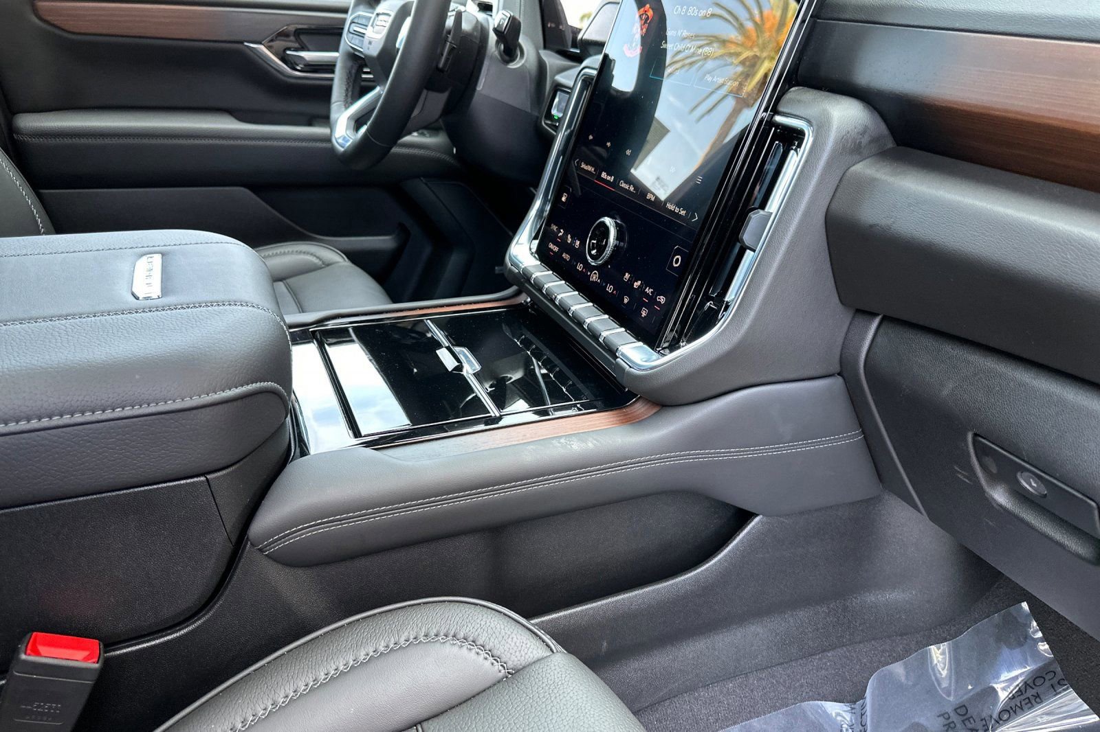 2026 GMC Yukon Denali - Photo 18