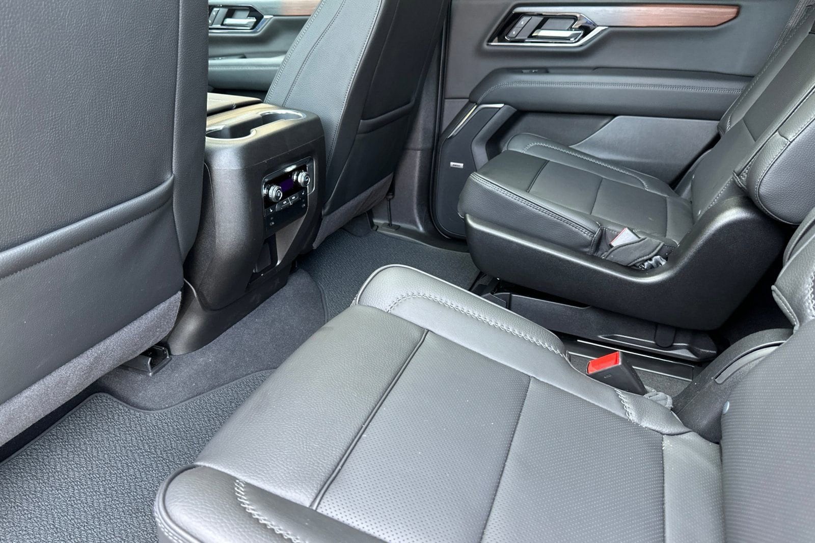 2026 GMC Yukon Denali - Photo 13