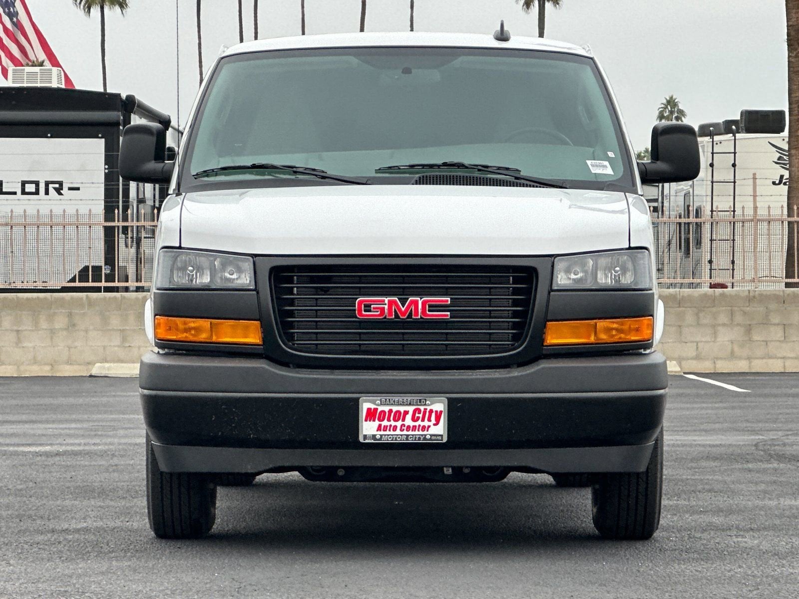 2025 GMC Savana Cargo Work Van photo 3