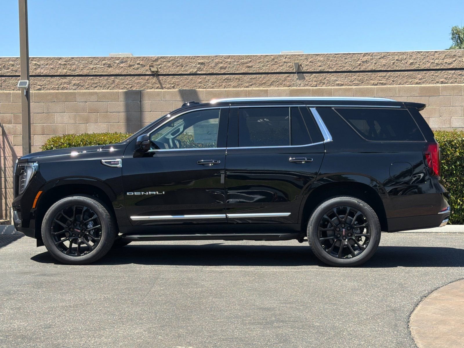 2026 GMC Yukon Denali - Photo 6