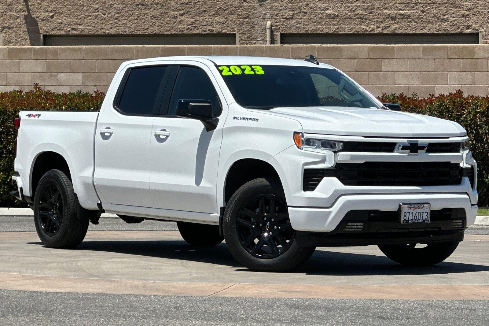 2023 Chevrolet Silverado 1500 RST photo 2