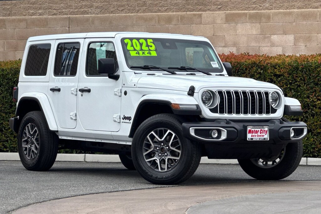 Used 2025 Jeep Wrangler 4-Door Sahara 4x4 SUV