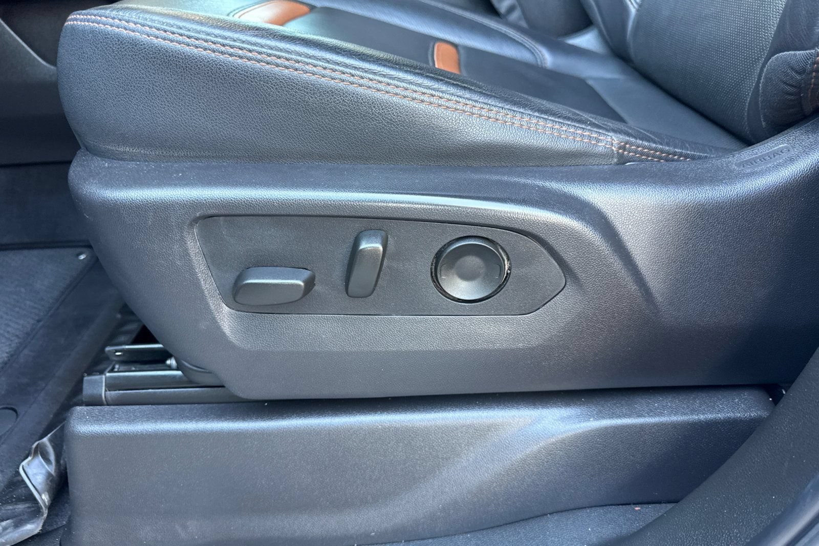 2025 GMC Sierra 1500 AT4 - Photo 12