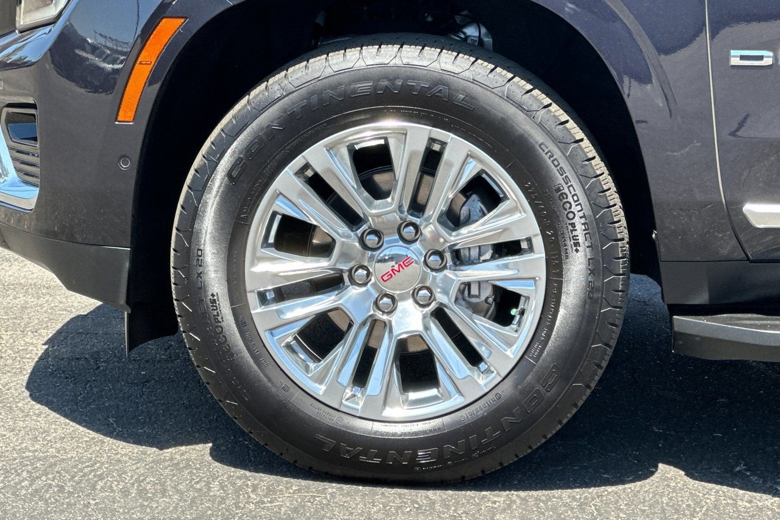 2025 GMC Yukon Denali - Photo 28
