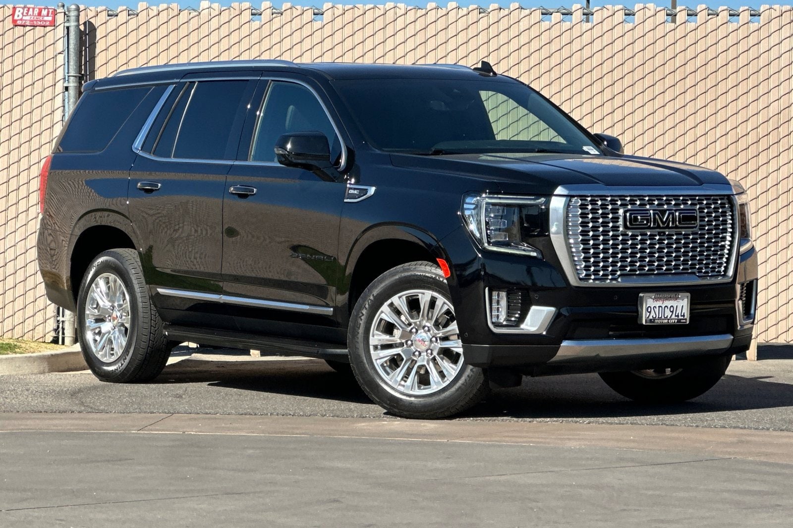 2024 GMC Yukon Denali - Photo 2