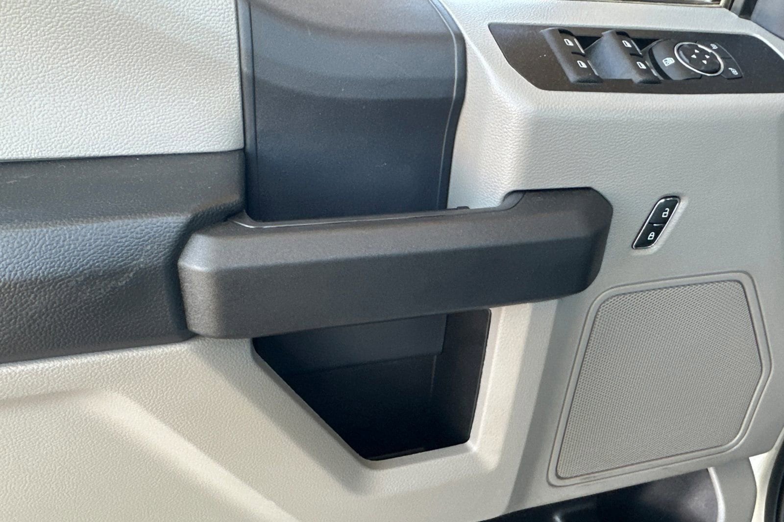 2022 Ford F-350 Super Duty Chassis Cab XL - Photo 11
