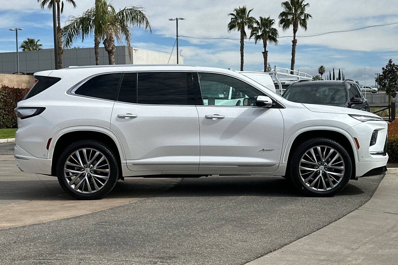 2025 Buick Enclave Avenir photo 2