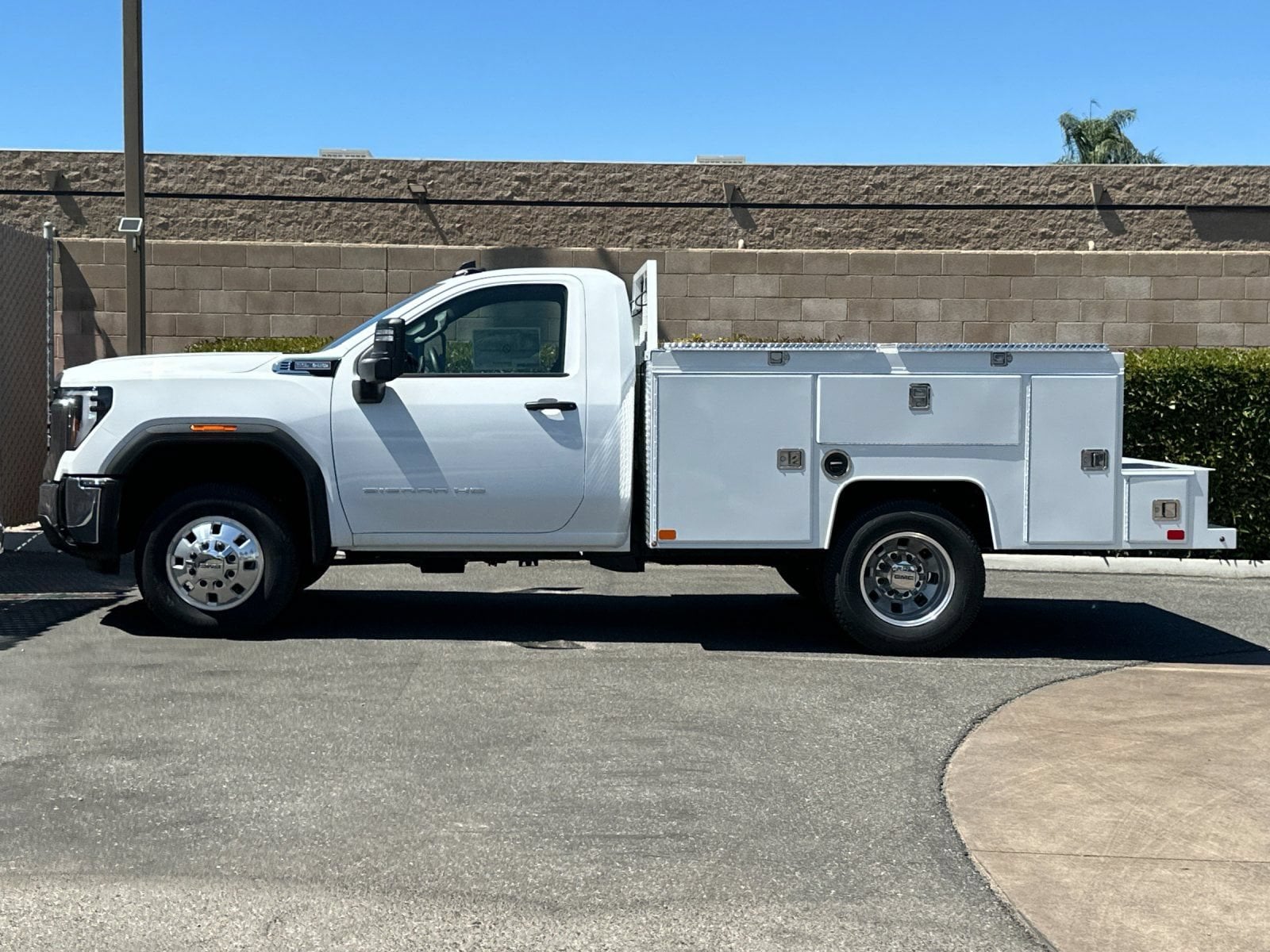 2025 GMC Sierra 3500HD Pro - Photo 7