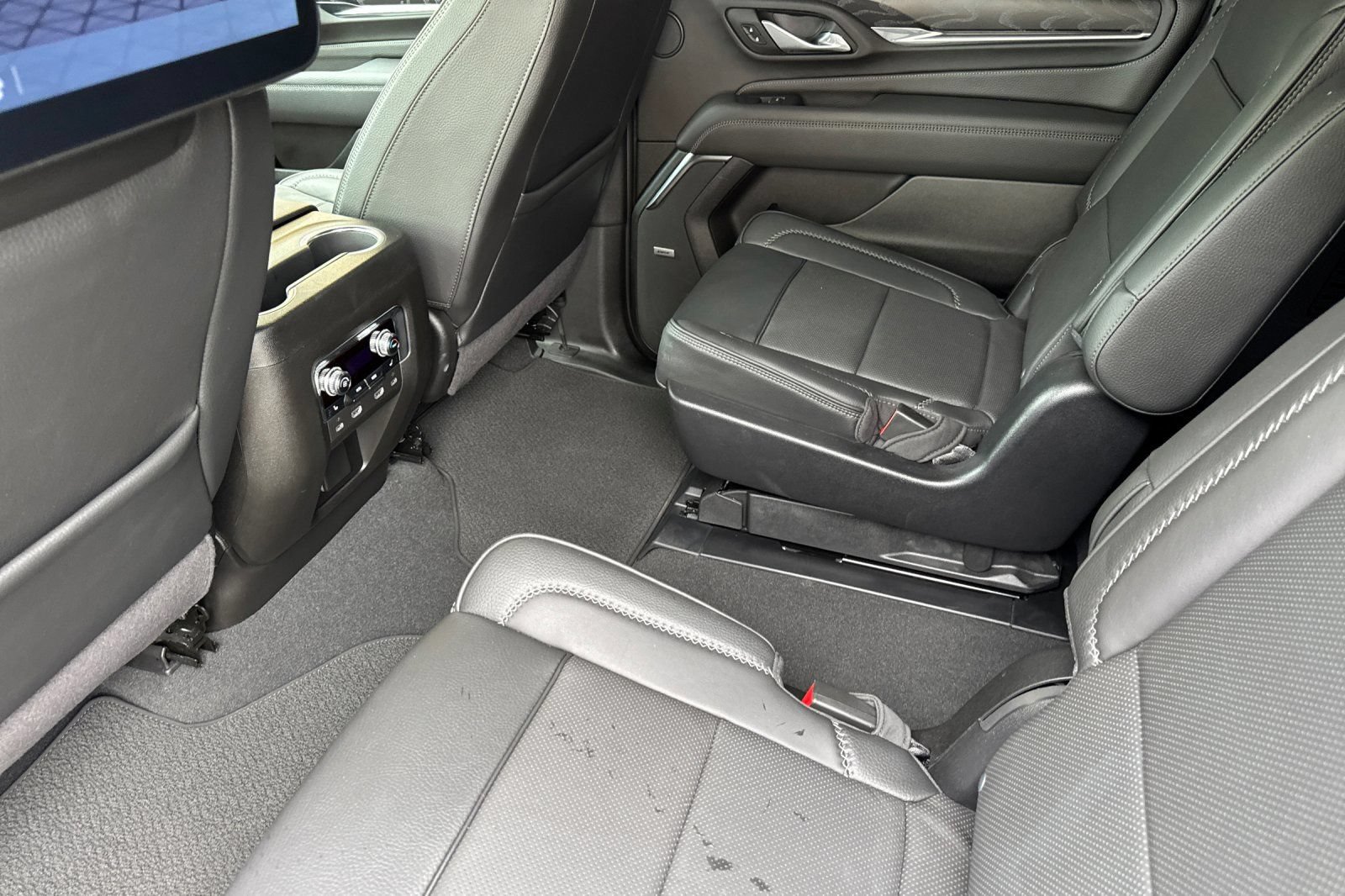 2024 GMC Yukon XL Denali - Photo 13