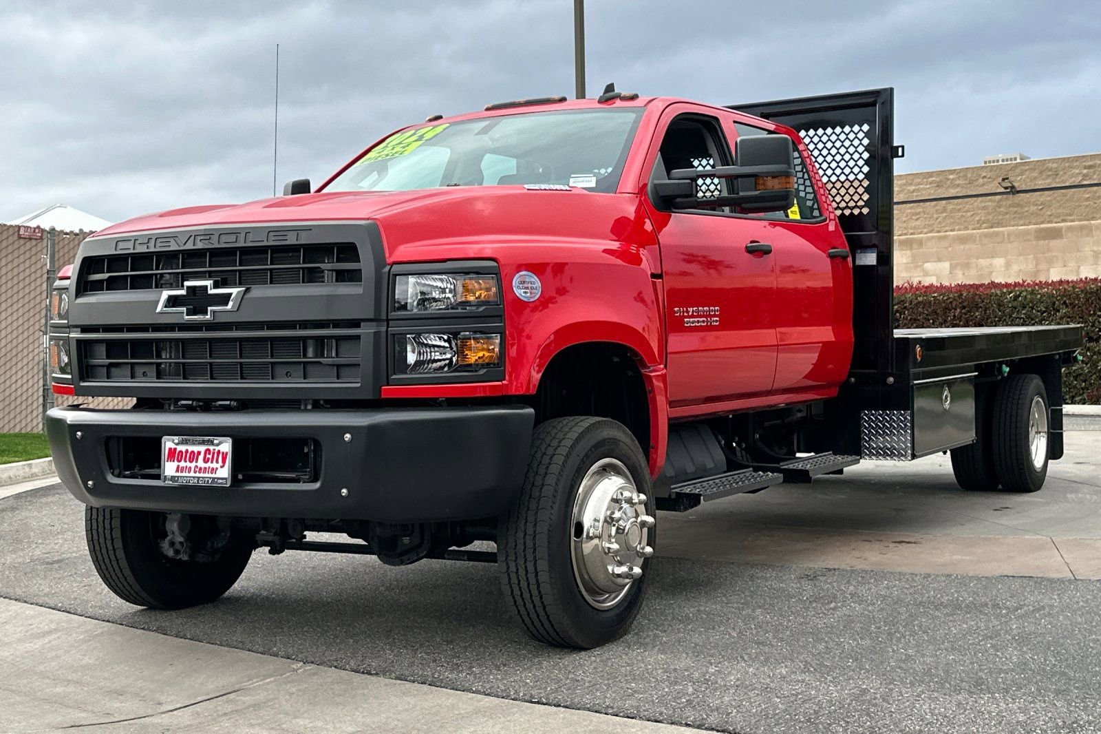 2024 Chevrolet Silverado 5500 HD LT photo 3