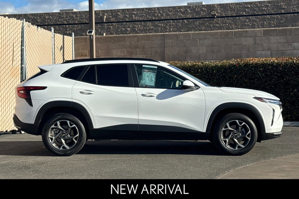 Used 2025 Chevrolet Trax LT SUV