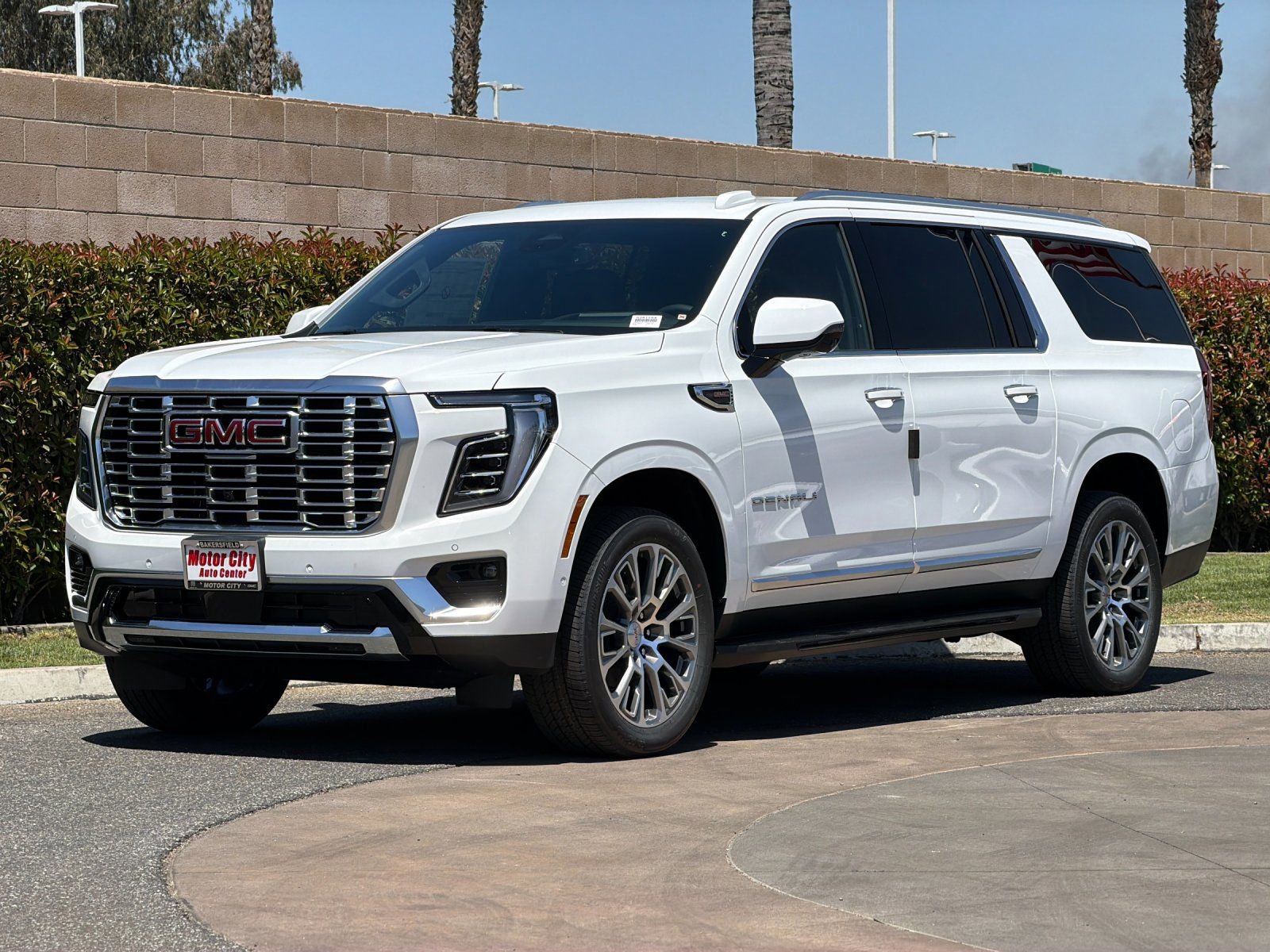2026 GMC Yukon XL Denali - Photo 8