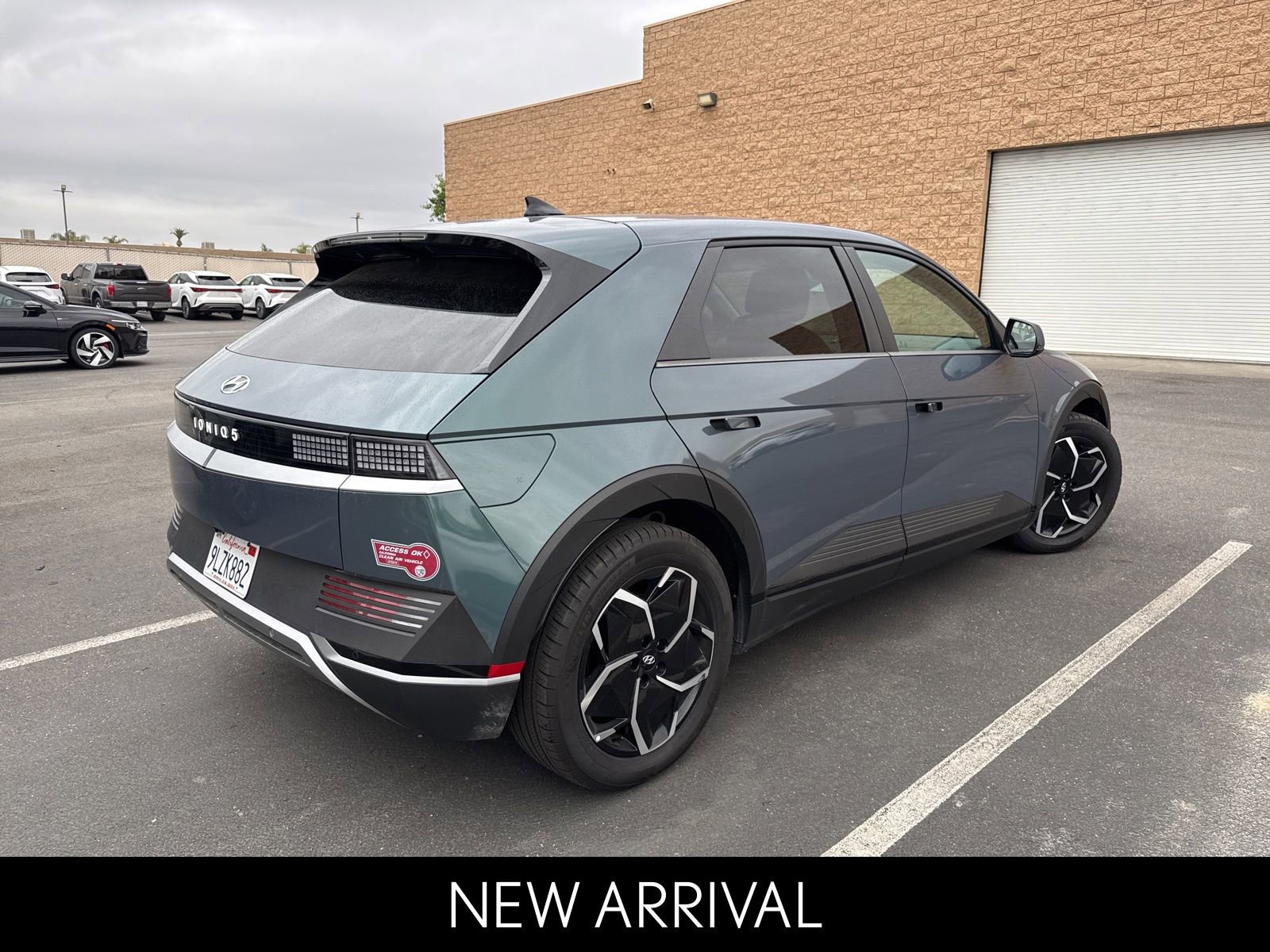 2024 Hyundai IONIQ 5 SE photo 4