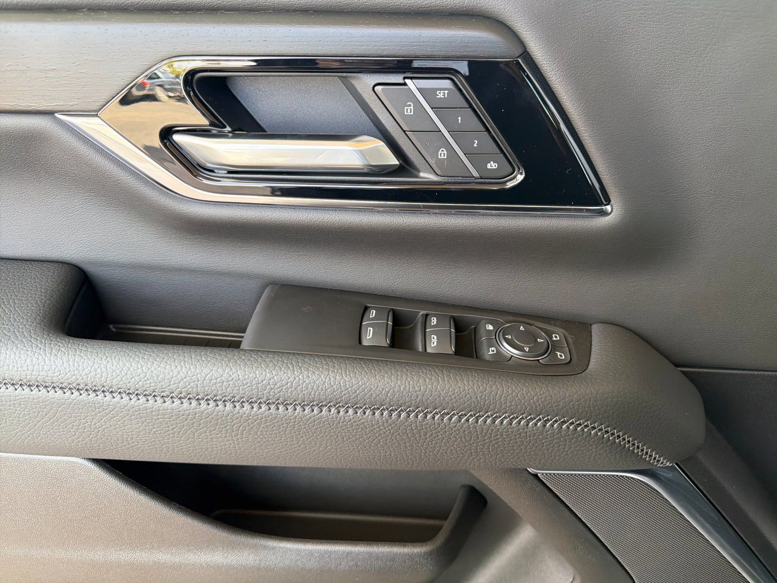 2026 GMC Yukon XL Denali - Photo 10