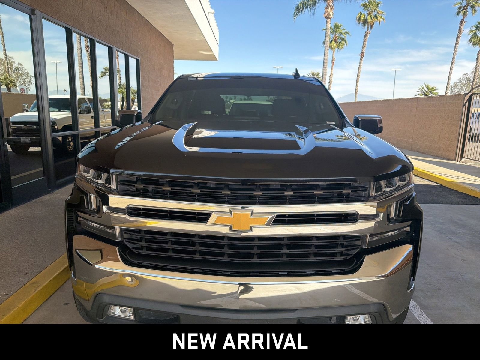 2020 Chevrolet Silverado 1500 LT photo 2