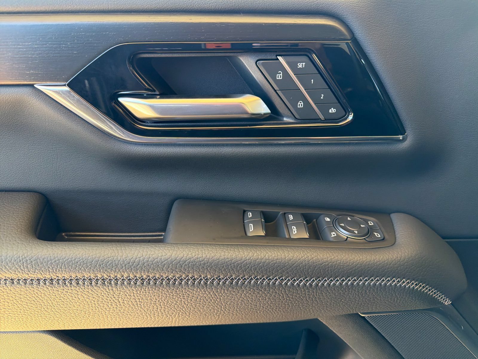 2026 GMC Yukon XL Denali - Photo 10