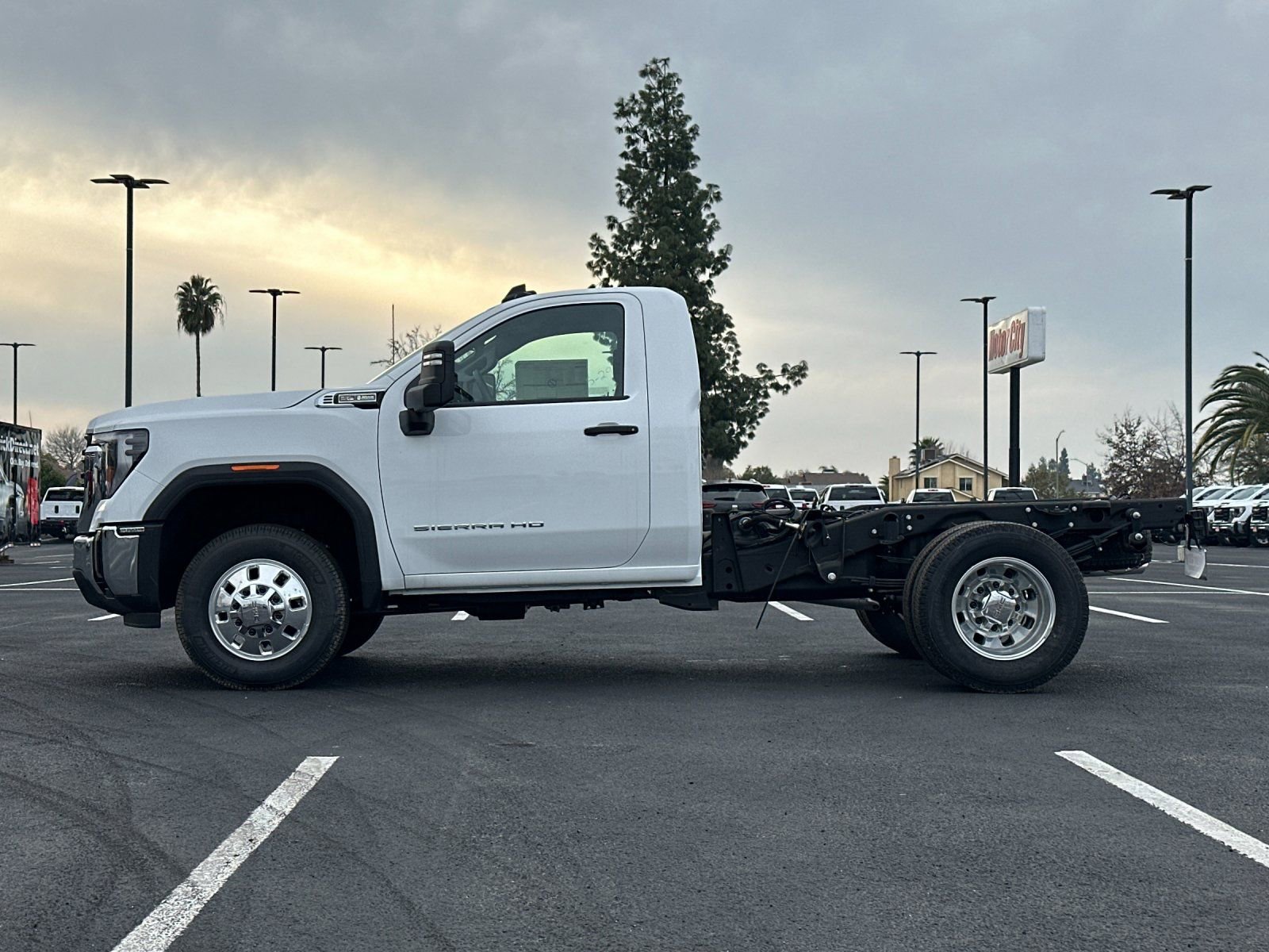 2025 GMC Sierra 3500HD Pro - Photo 7
