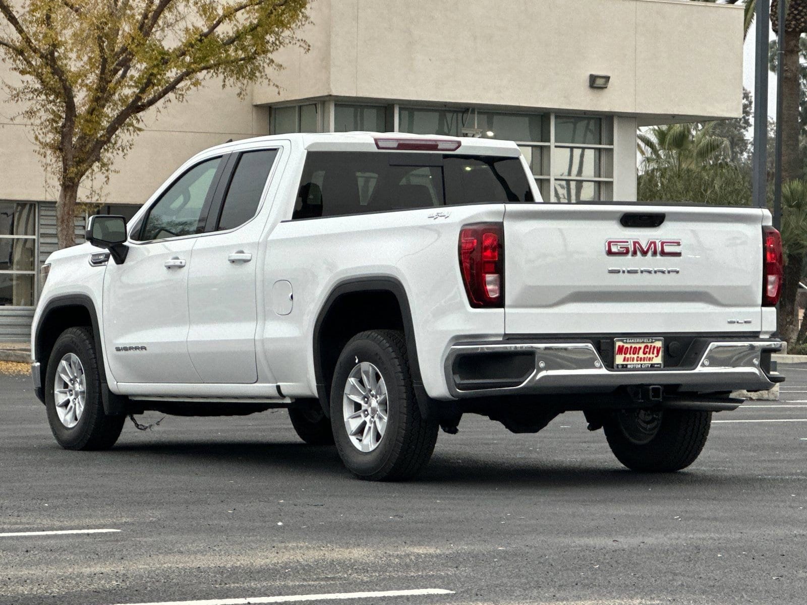 2025 GMC Sierra 1500 SLE photo 5