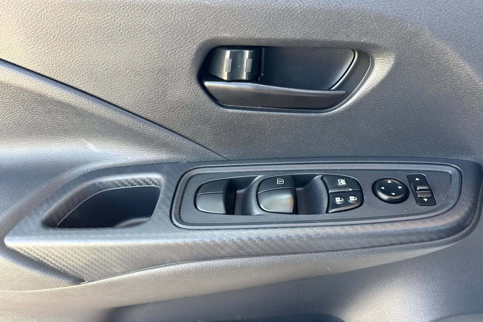 2025 Nissan Versa Sedan S - Photo 11