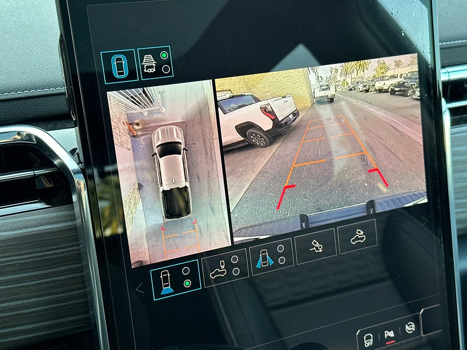 2025 GMC Sierra EV Denali - Photo 18