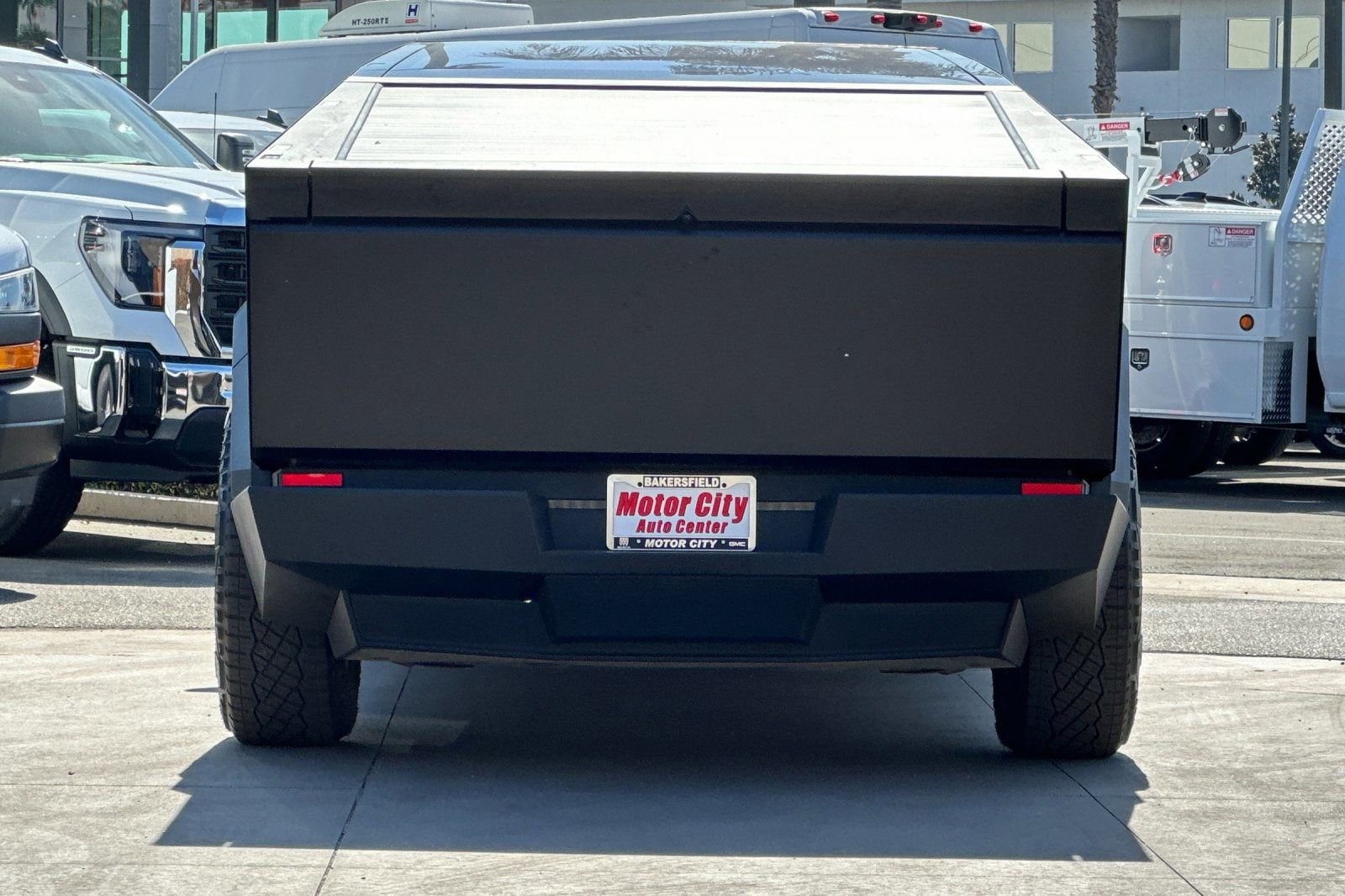 2024 Tesla Cybertruck 4DR AWD photo 4