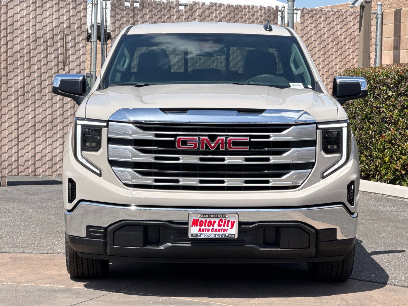 2026 GMC Sierra 1500 SLE photo 3