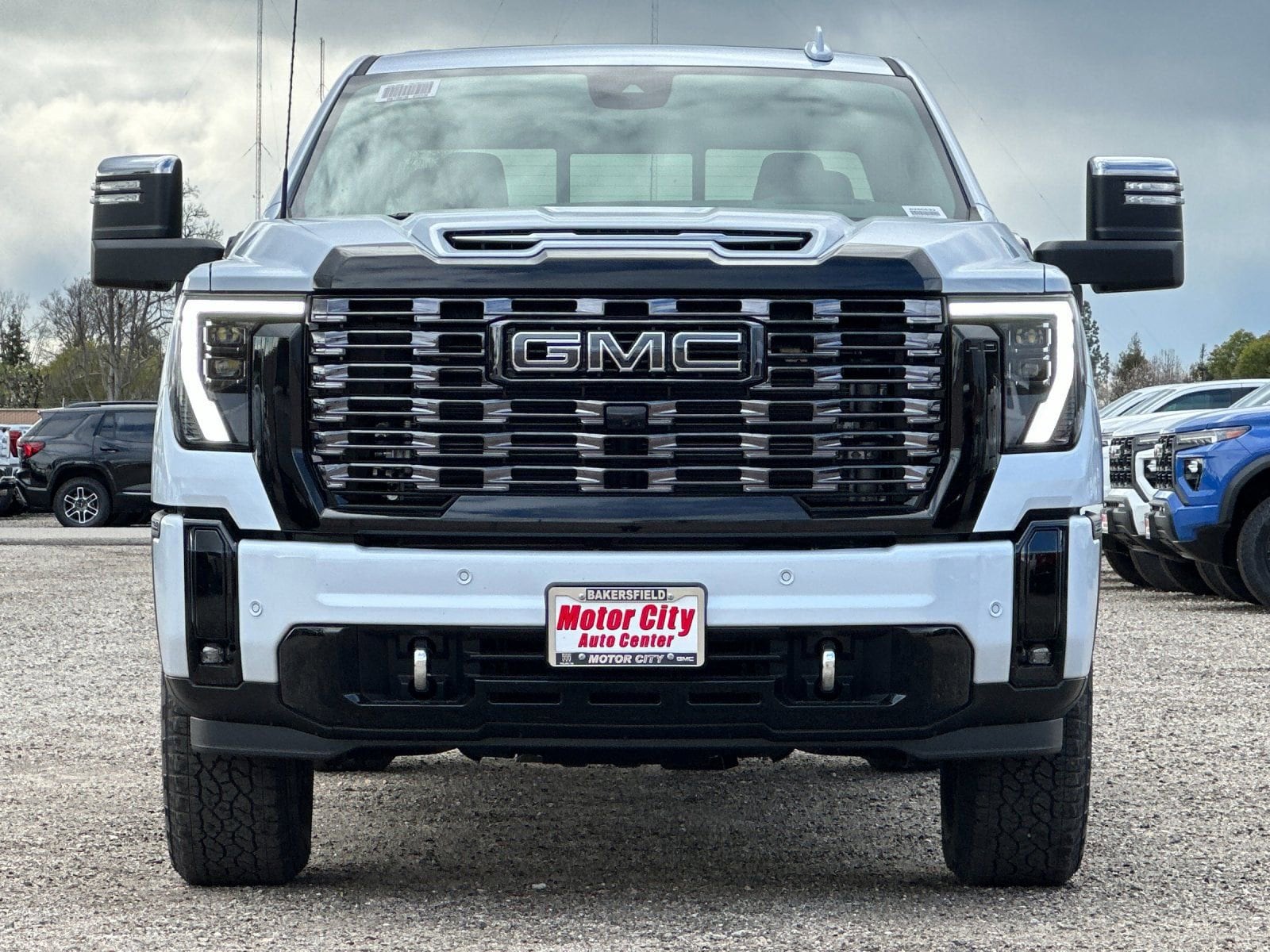 2026 GMC Sierra 2500 HD Denali Ultimate photo 3