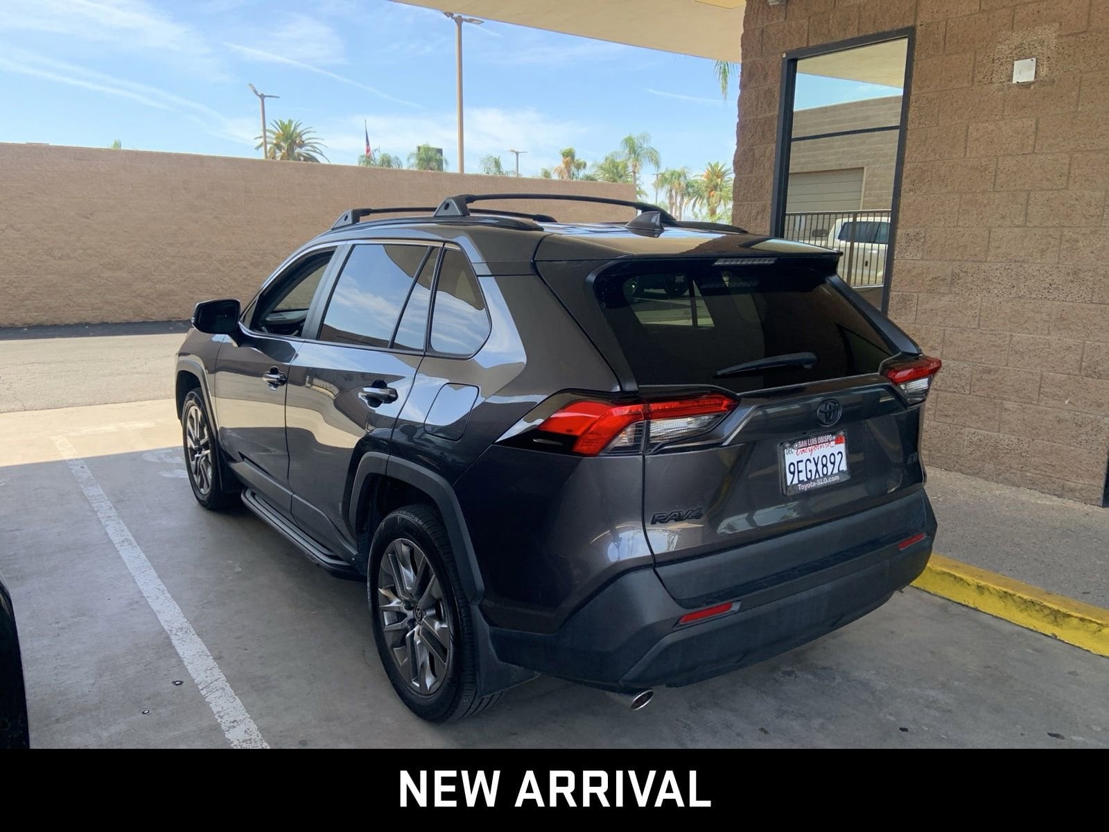 2022 Toyota RAV4 XLE Premium photo 6