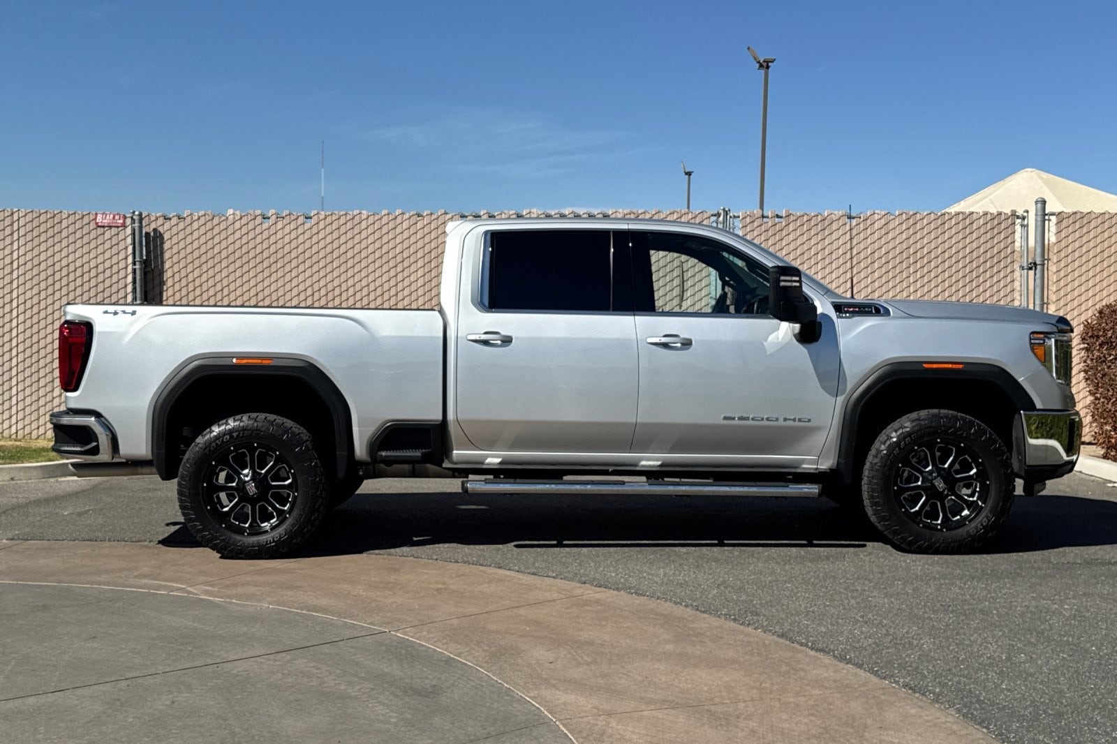 2022 GMC Sierra 2500HD SLE - Photo 3