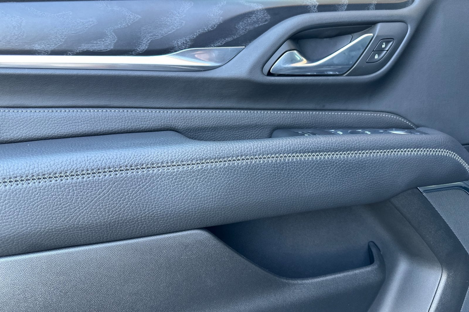 2024 GMC Yukon Denali - Photo 11