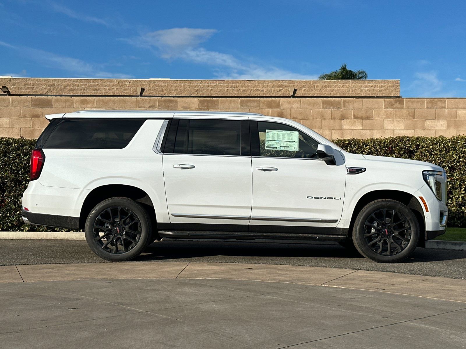 2026 Gmc Yukon XL Denali photo 3