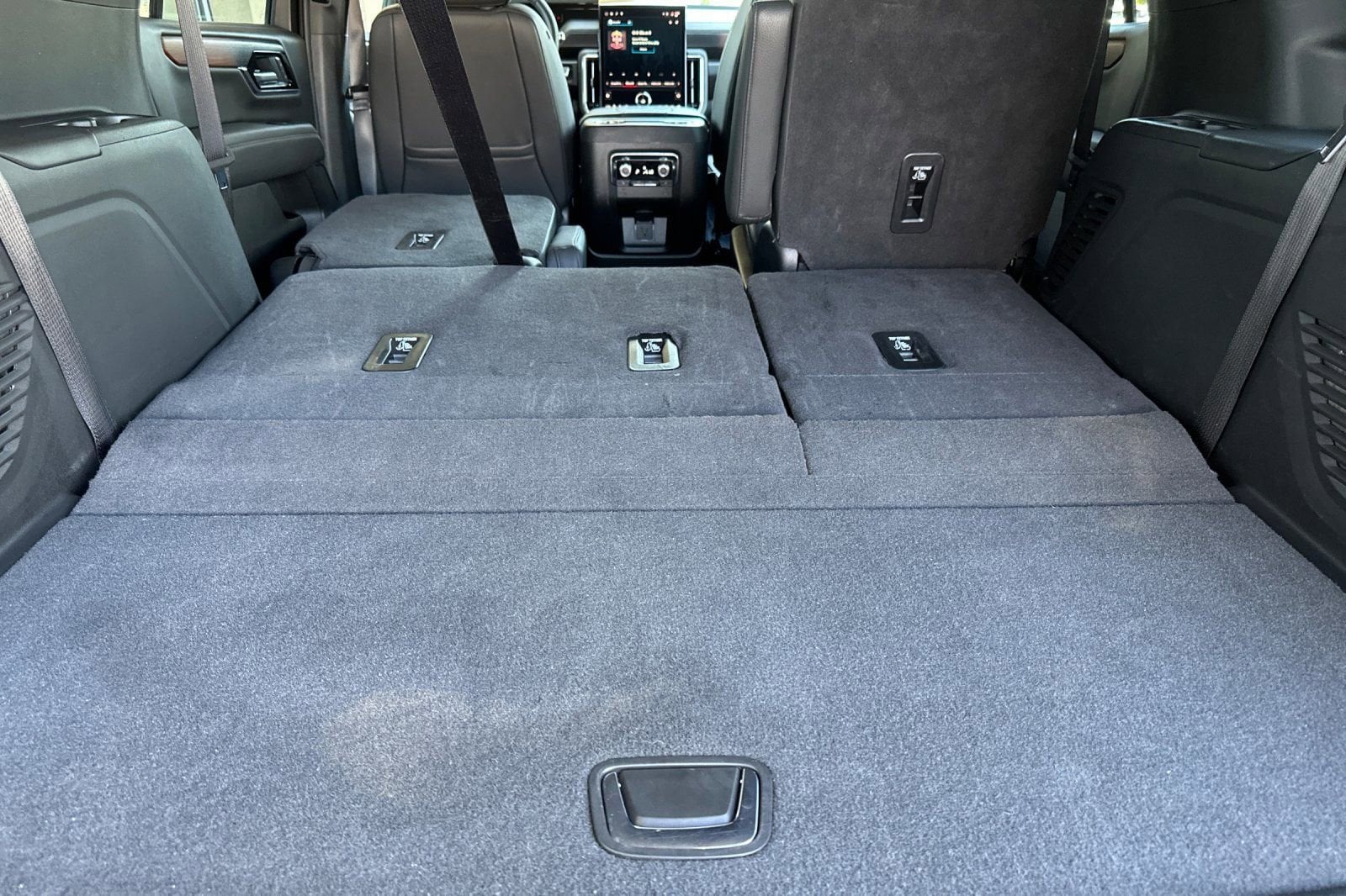 2025 GMC Yukon Denali - Photo 17