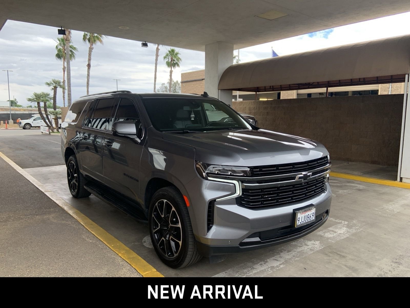 2022 Chevrolet Suburban RST photo 3