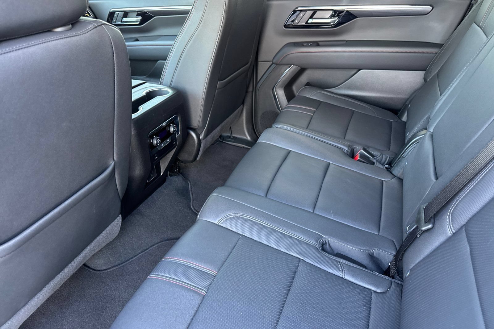2026 Chevrolet Suburban RST - Photo 13
