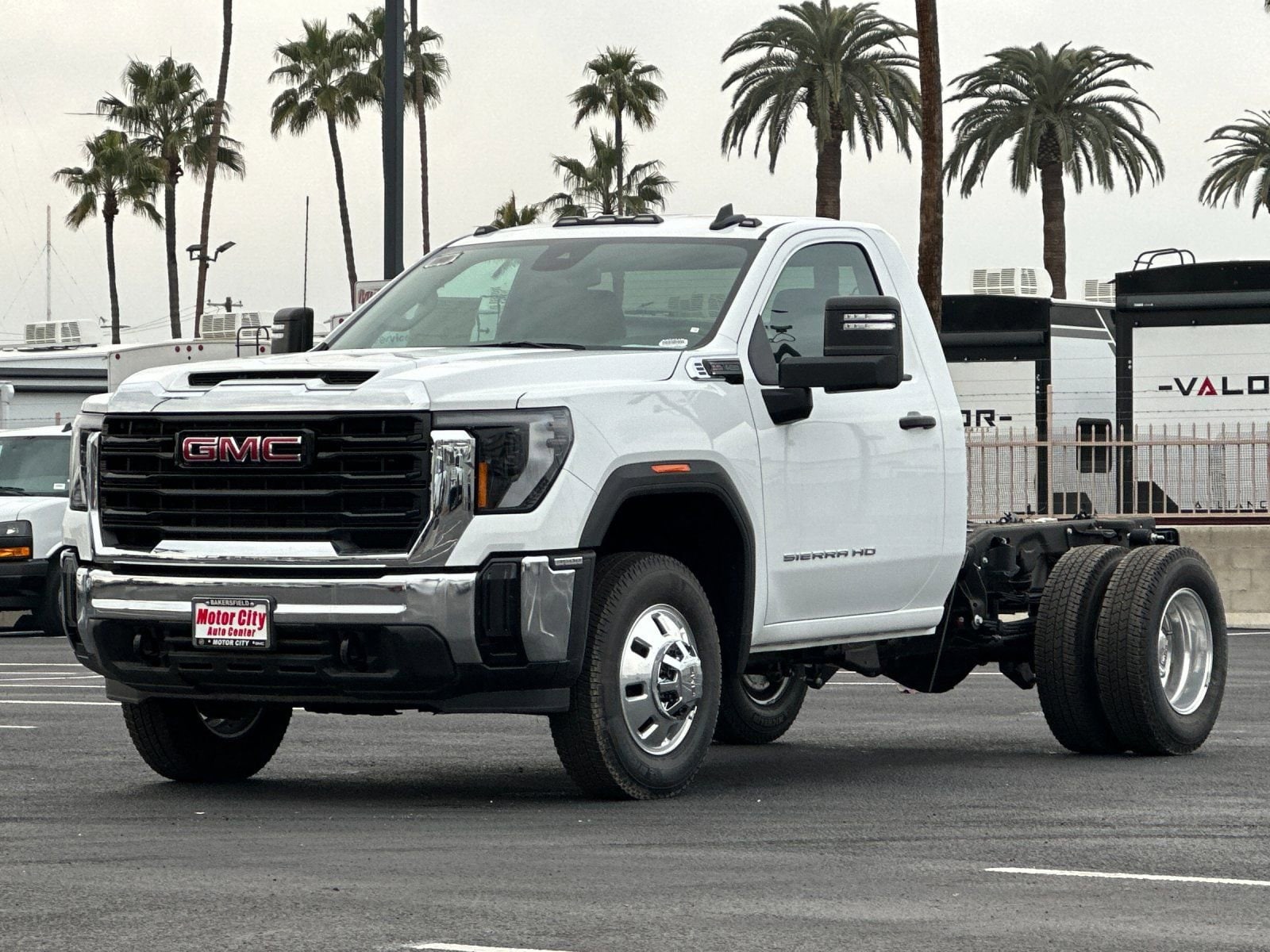 2025 GMC Sierra 3500HD Pro - Photo 8