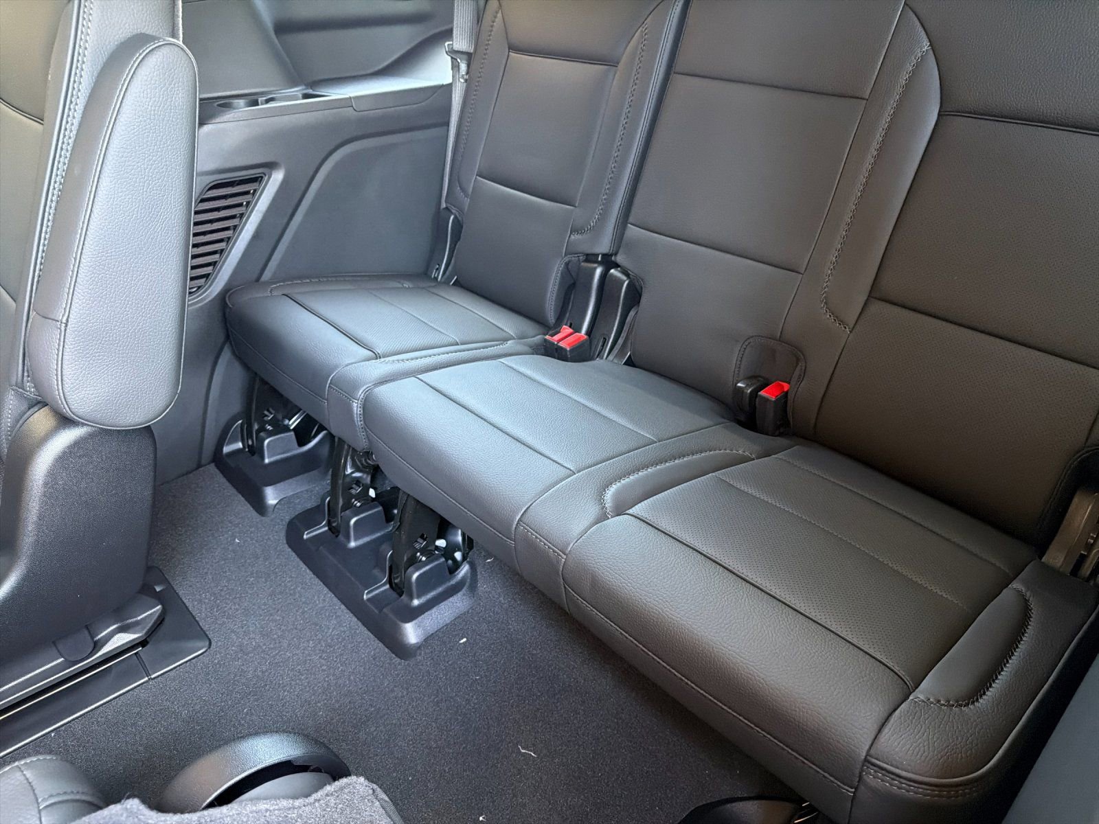 2026 GMC Yukon Denali - Photo 14