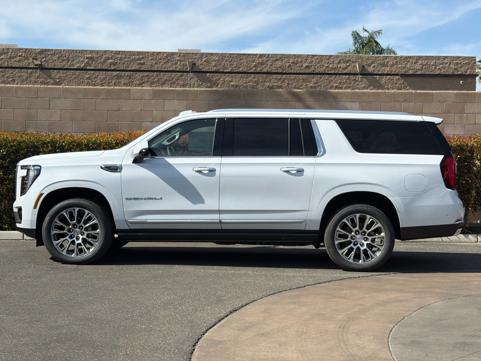 2026 GMC Yukon XL Denali - Photo 6